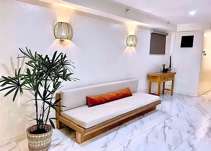 酒店 Stone House 马尼拉
